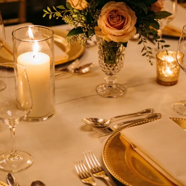magnific_elegant-candlelit-fine-di_YVgebByWeC.webp